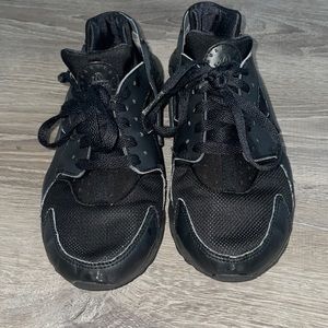 Size 5.5 - Nike Air Huarache Run Triple Black